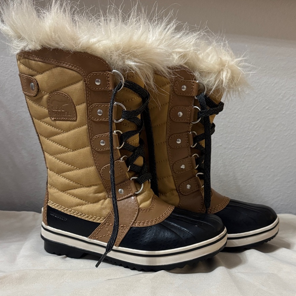 Sorel Tan and Black Winter Boots with Fur Trim